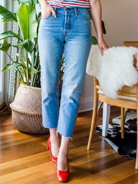 Levi’s Wedgie Straight Jeans Cropped Raw Hem Size 27